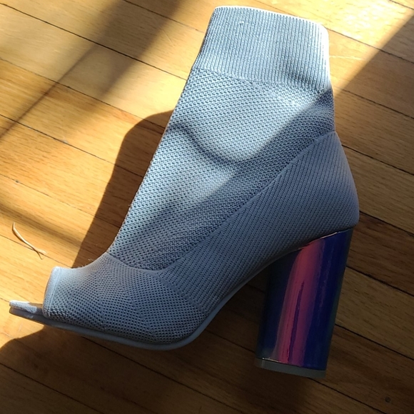 Holographic booties - Picture 2 of 5